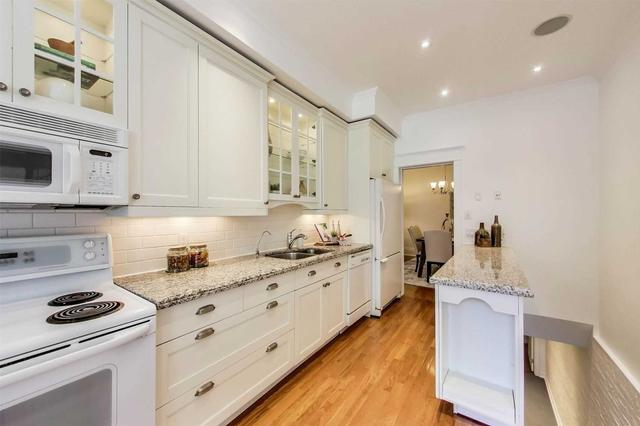 313 Seaton St, House attached with 4 bedrooms, 2 bathrooms and 1 parking in Toronto ON | Image 5