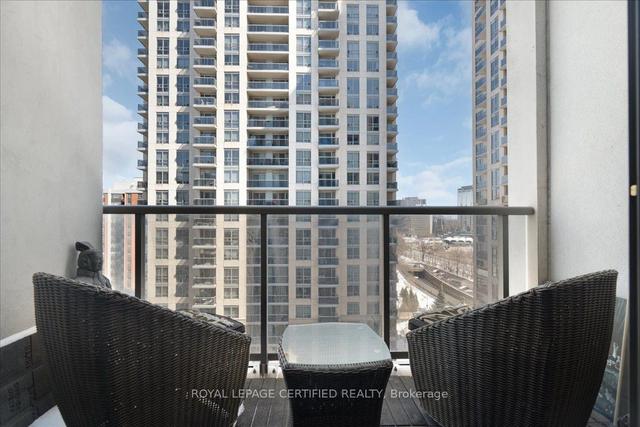 1013 - 1 Michael Power Pl, Condo with 1 bedrooms, 1 bathrooms and 1 parking in Toronto ON | Image 8