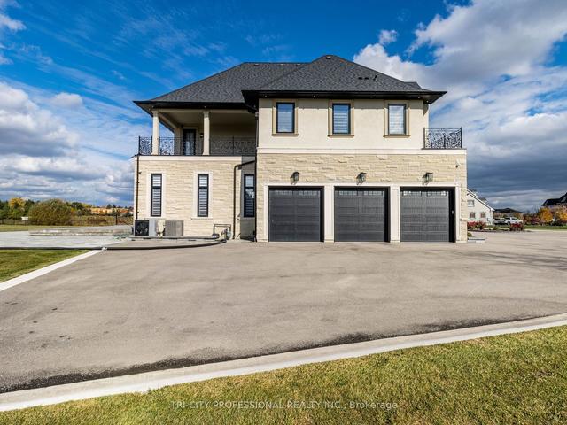 27 Morris Crt, House detached with 6 bedrooms, 7 bathrooms and 31 parking in Brampton ON | Image 12