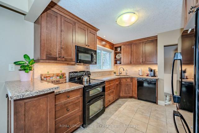 62 Clive Ave, House detached with 2 bedrooms, 2 bathrooms and 6 parking in Guelph ON | Image 3