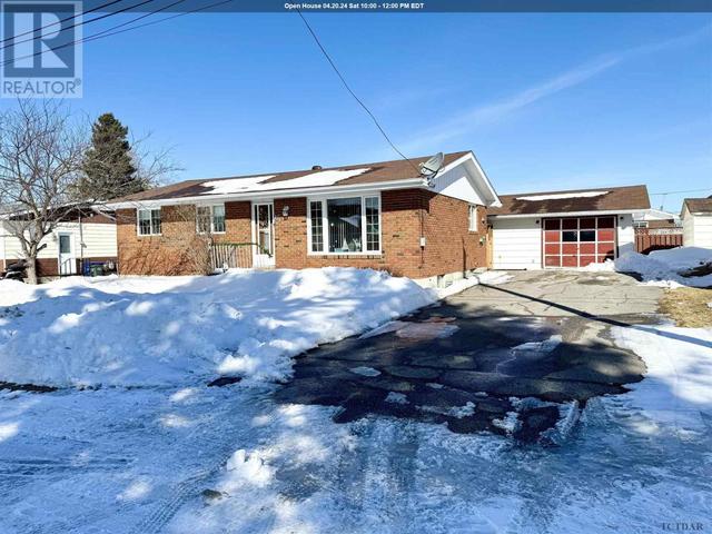 200 Bordeleau St, House detached with 5 bedrooms, 2 bathrooms and null parking in Smooth Rock Falls ON | Image 1