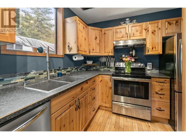 1809 Cardinal Creek Road, House detached with 3 bedrooms, 2 bathrooms and 1 parking in Central Okanagan BC | Image 9
