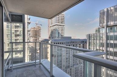 1802 - 180 University Ave, Condo with 1 bedrooms, 2 bathrooms and 1 parking in Toronto ON | Image 9