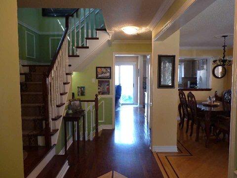 3367 Bertrand Rd, House detached with 3 bedrooms, 4 bathrooms and 3 parking in Mississauga ON | Image 3