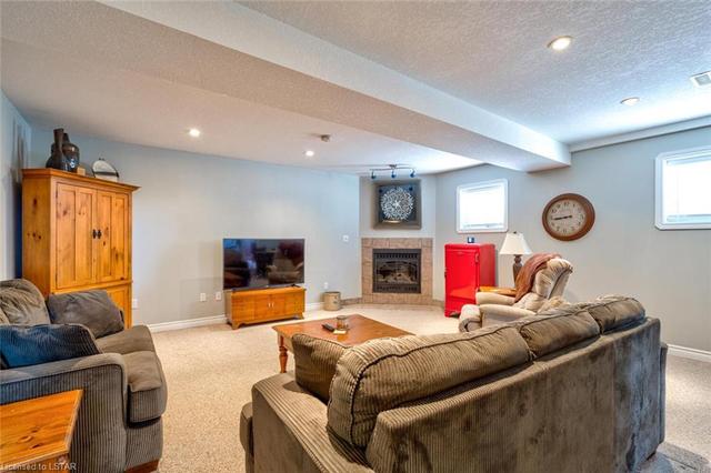 254 Deruiter Drive, House detached with 5 bedrooms, 3 bathrooms and null parking in Strathroy Caradoc ON | Image 26
