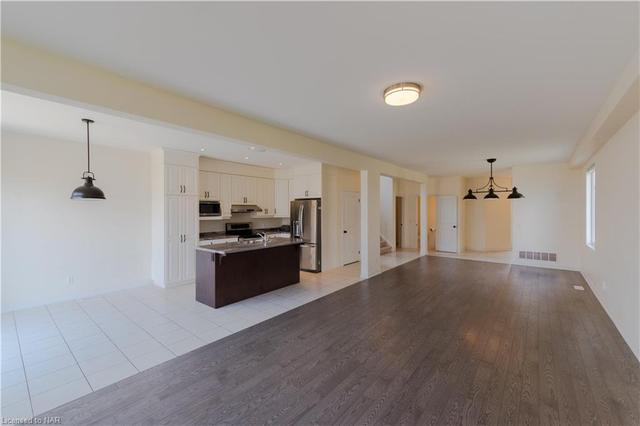 7766 Coulson Crescent, House detached with 4 bedrooms, 2 bathrooms and 6 parking in Niagara Falls ON | Image 7