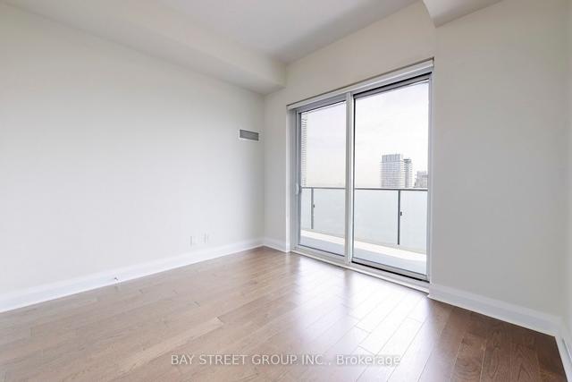 4609 - 1080 Bay St, Condo with 2 bedrooms, 2 bathrooms and 1 parking in Toronto ON | Image 3