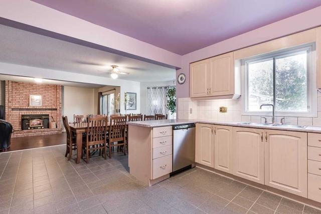 16 Hearthstone Cres, House detached with 5 bedrooms, 4 bathrooms and 8 parking in Richmond Hill ON | Image 2