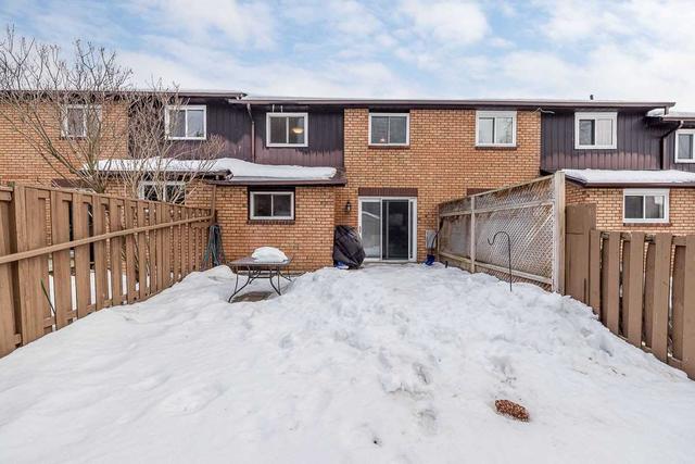 30 Golfdale Rd, House attached with 3 bedrooms, 2 bathrooms and 3 parking in Barrie ON | Image 4