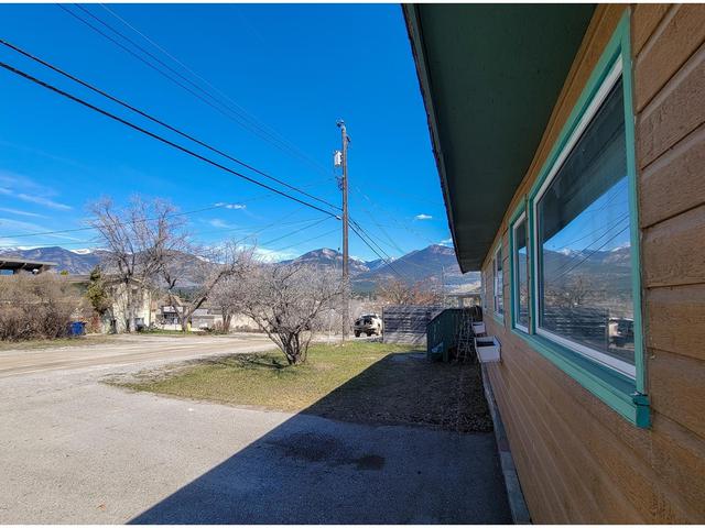 809 14th Street, House detached with 2 bedrooms, 2 bathrooms and null parking in Invermere BC | Image 13