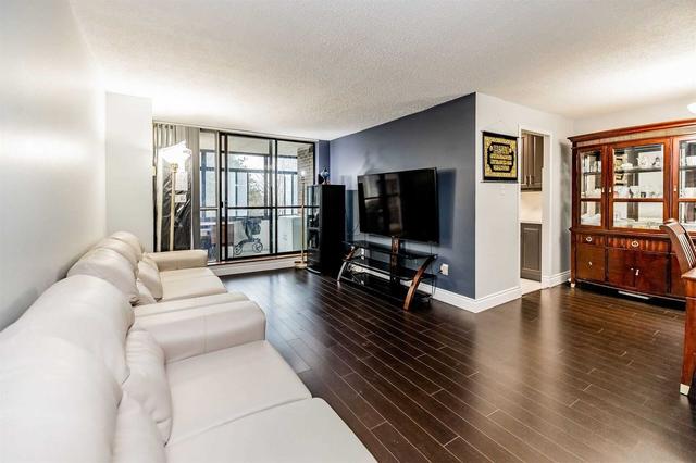 307 - 15 Kensington Rd, Condo with 2 bedrooms, 1 bathrooms and 1 parking in Brampton ON | Image 8