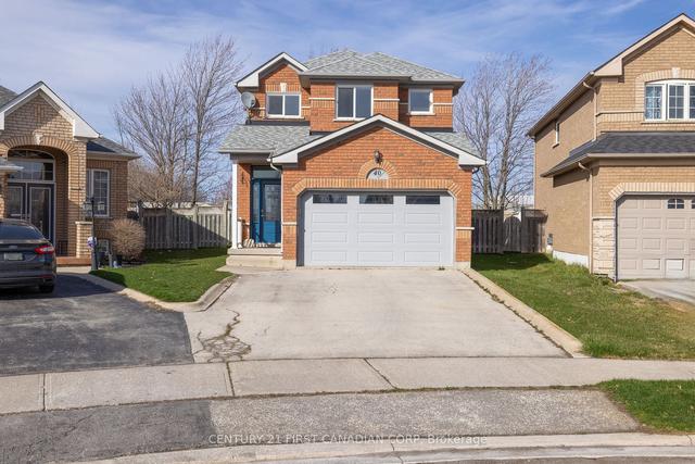 40 Prince Cres, House detached with 3 bedrooms, 3 bathrooms and 5 parking in Brampton ON | Image 1