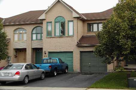 88 Richwood Cres, House attached with 3 bedrooms, 3 bathrooms and 3 parking in Brampton ON | Image 2