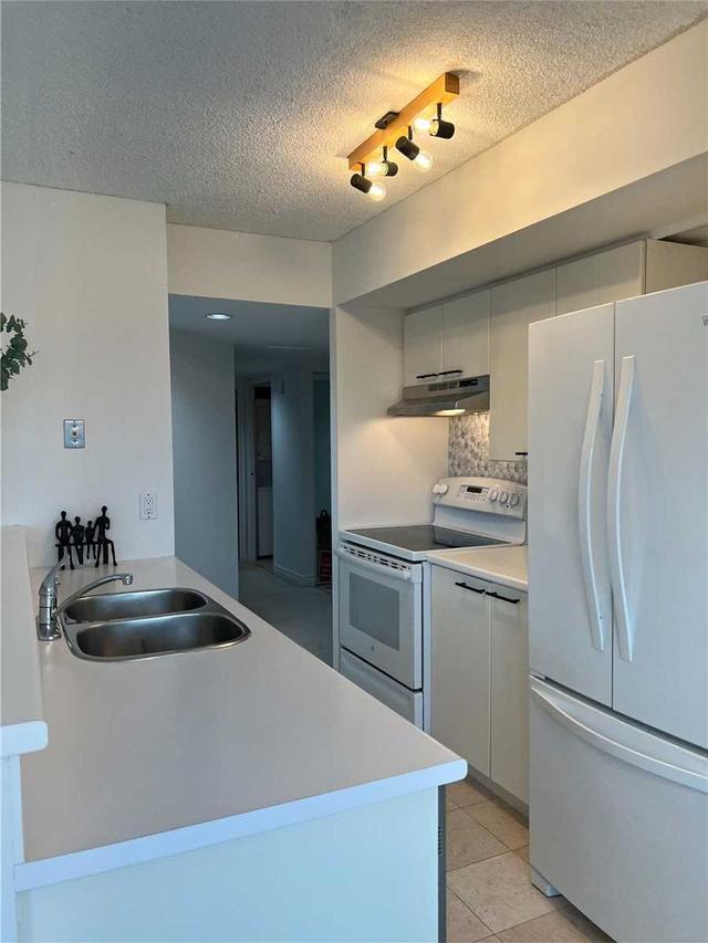 302 - 97 Lawton Blvd, Condo with 2 bedrooms, 2 bathrooms and 1 parking in Toronto ON | Image 4