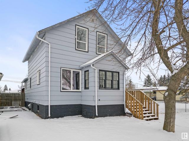 5036 49 Av, House detached with 3 bedrooms, 1 bathrooms and null parking in Bruderheim AB | Image 2