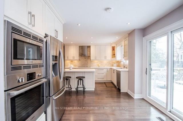 427 Empress Ave, House detached with 5 bedrooms, 4 bathrooms and 4 parking in Toronto ON | Image 3