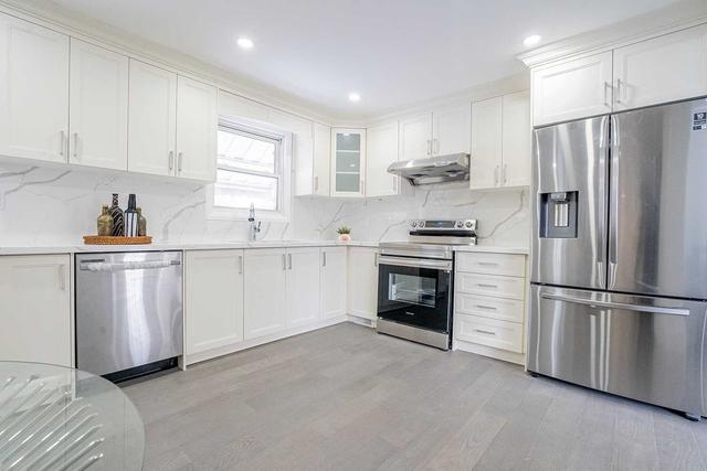 60 West 1st St, House detached with 3 bedrooms, 3 bathrooms and 3 parking in Hamilton ON | Image 1