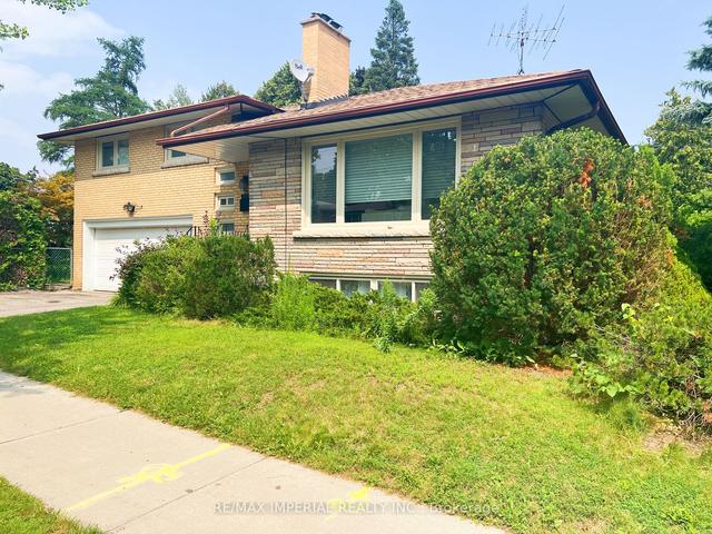 93 Bonnyview Dr, House detached with 3 bedrooms, 3 bathrooms and 4 parking in Toronto ON | Image 9
