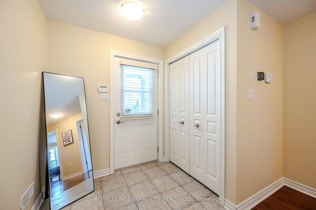 6 - 100 Frederick Dr, Townhouse with 2 bedrooms, 1 bathrooms and 1 parking in Guelph ON | Image 2