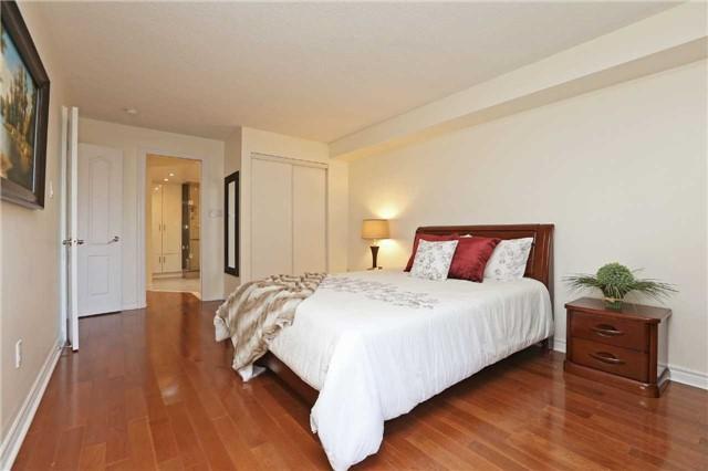 906A - 280 Simcoe St, Condo with 2 bedrooms, 2 bathrooms and 1 parking in Toronto ON | Image 13