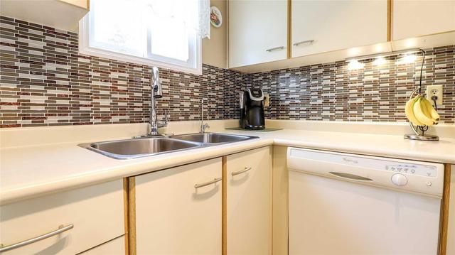 210 Kozlov St, House detached with 3 bedrooms, 2 bathrooms and 4 parking in Barrie ON | Image 8