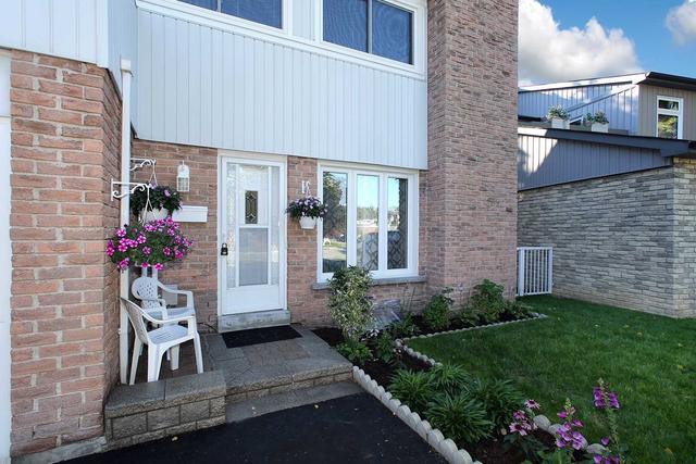 1226 Charlotte Circ, House attached with 4 bedrooms, 2 bathrooms and 3 parking in Pickering ON | Image 19