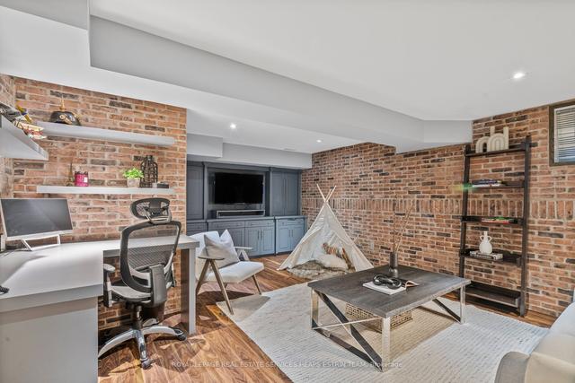 5 - 217 Roslin Ave, Townhouse with 3 bedrooms, 5 bathrooms and 2 parking in Toronto ON | Image 28