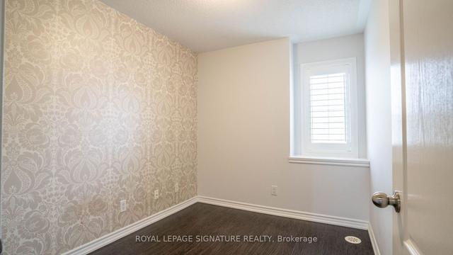 8 Bakewell St, Townhouse with 3 bedrooms, 3 bathrooms and 2 parking in Brampton ON | Image 2