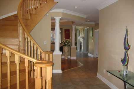 6785 Golden Hills Way, House detached with 4 bedrooms, 4 bathrooms and 4 parking in Mississauga ON | Image 2