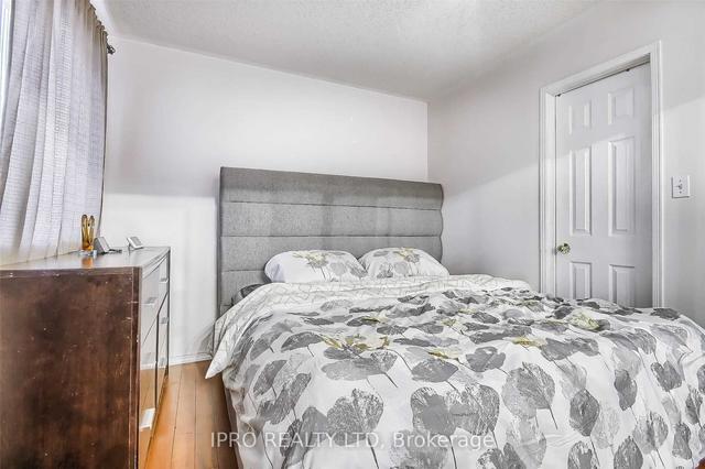 39 Spadina Rd, Townhouse with 4 bedrooms, 3 bathrooms and 2 parking in Brampton ON | Image 13