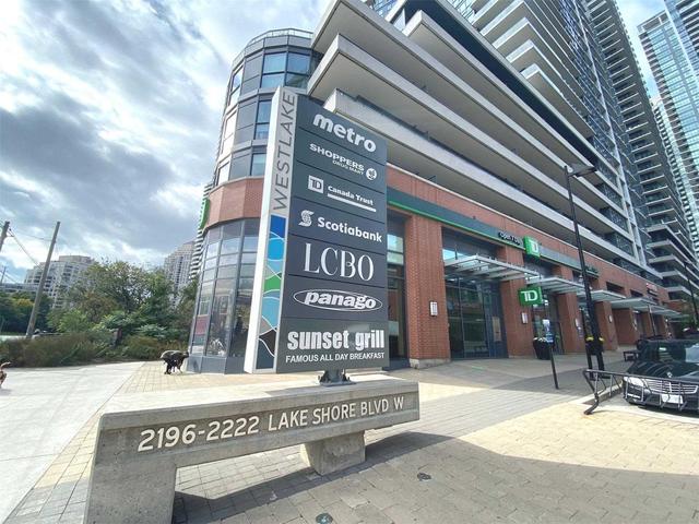 305 - 2212 Lake Shore Blvd W, Condo with 1 bedrooms, 1 bathrooms and 1 parking in Toronto ON | Image 2