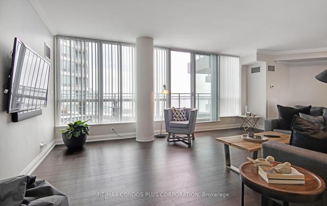 1215 - 230 Queens Quay W, Condo with 3 bedrooms, 3 bathrooms and 1 parking in Toronto ON | Image 17