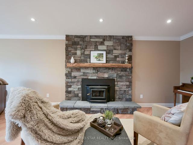 124 Kingsview Dr, House detached with 5 bedrooms, 4 bathrooms and 8 parking in Caledon ON | Image 3