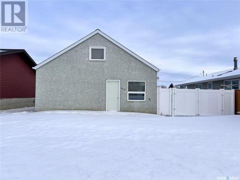 414 6th Street E, House detached with 3 bedrooms, 2 bathrooms and null parking in Wynyard SK | Card Image