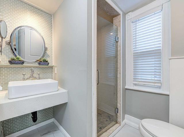 25 Belmont St, House attached with 2 bedrooms, 2 bathrooms and 1 parking in Toronto ON | Image 3