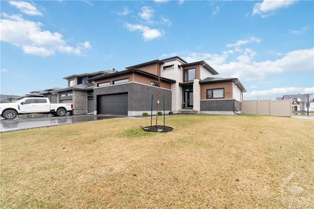 617 Cobalt Street, House detached with 4 bedrooms, 3 bathrooms and 6 parking in Clarence Rockland ON | Image 1