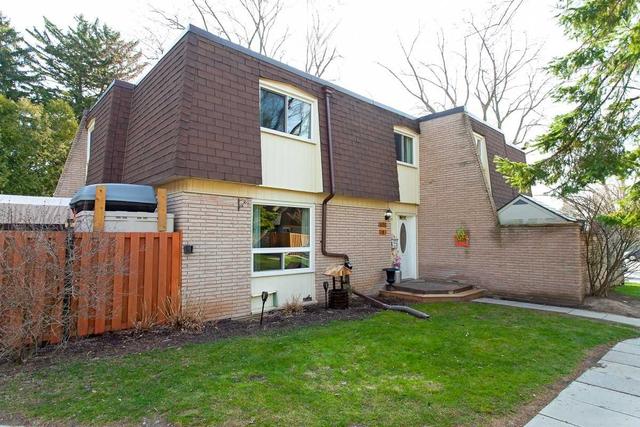 4 - 681 Francis Rd, Townhouse with 3 bedrooms, 2 bathrooms and 2 parking in Burlington ON | Image 12