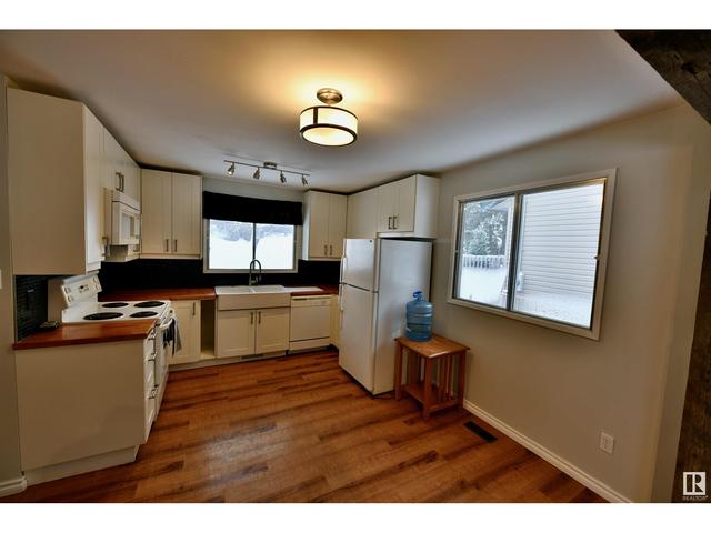4809 52 St, House detached with 4 bedrooms, 2 bathrooms and null parking in Glendon AB | Image 5
