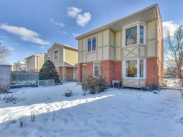 89 Longbow Sq, House detached with 3 bedrooms, 3 bathrooms and 4 parking in Toronto ON | Image 11