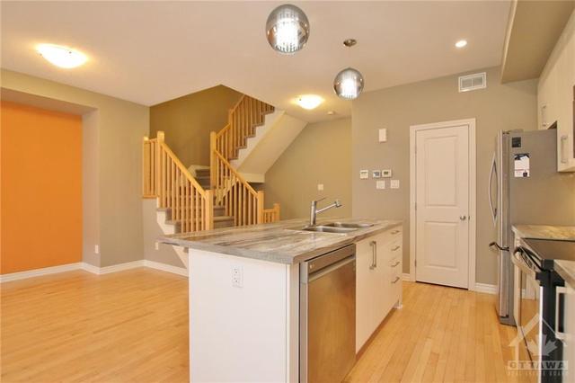 119 Chaperal Private, Townhouse with 2 bedrooms, 3 bathrooms and 2 parking in Ottawa ON | Image 8