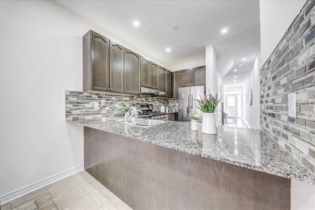 1504 Bruny Ave, House semidetached with 3 bedrooms, 3 bathrooms and 2 parking in Pickering ON | Image 2