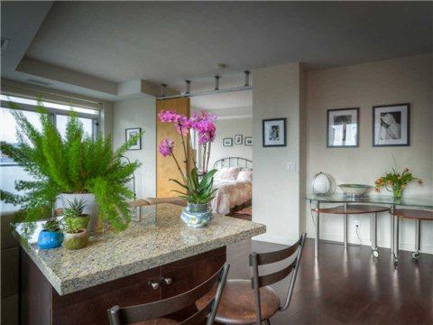 lph21 - 1 Shaw St, Condo with 1 bedrooms, 1 bathrooms and 1 parking in Toronto ON | Image 4