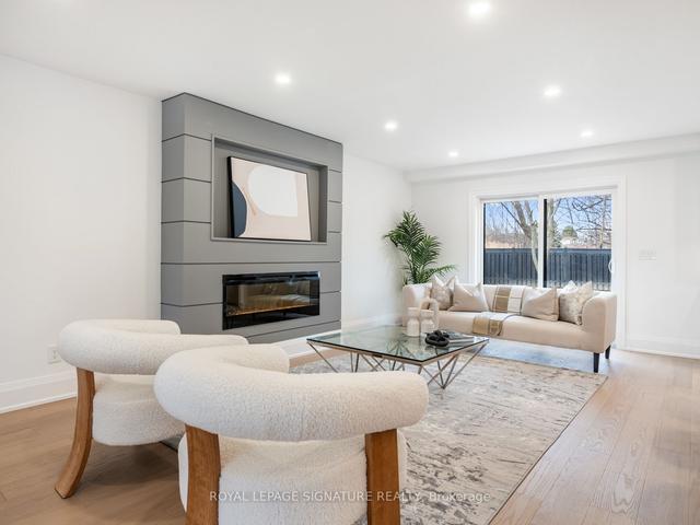 34 Kirkdene Dr, House detached with 4 bedrooms, 5 bathrooms and 6 parking in Toronto ON | Image 2