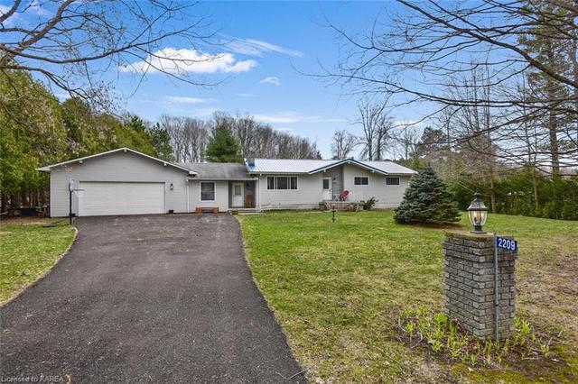 2209 Hallecks Road W, House detached with 4 bedrooms, 2 bathrooms and 8 parking in Elizabethtown Kitley ON | Image 1