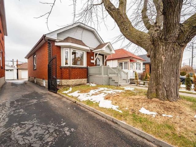 224 Belgravia Ave, House detached with 2 bedrooms, 2 bathrooms and 3 parking in Toronto ON | Image 1