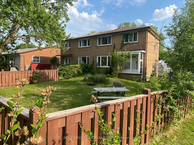 84 Pynford Cres, House semidetached with 3 bedrooms, 3 bathrooms and 4 parking in Toronto ON | Image 1