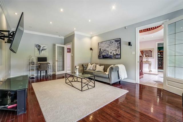 22 Manswood Cres, House detached with 9 bedrooms, 8 bathrooms and 25 parking in Brampton ON | Image 7
