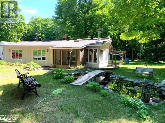 1038 East Bay Road, House detached with 2 bedrooms, 1 bathrooms and 2 parking in Muskoka Lakes ON | Image 2