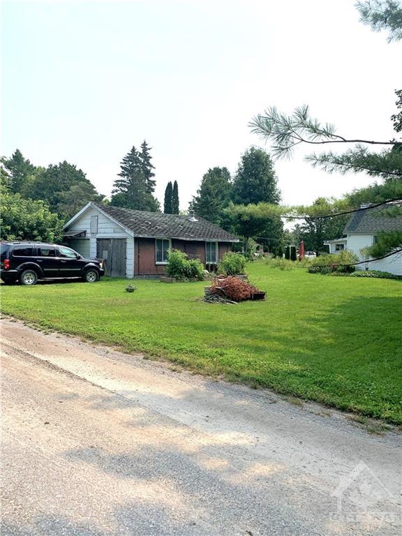 4824 Mohrs Road, House detached with 3 bedrooms, 2 bathrooms and 10 parking in Ottawa ON | Image 6