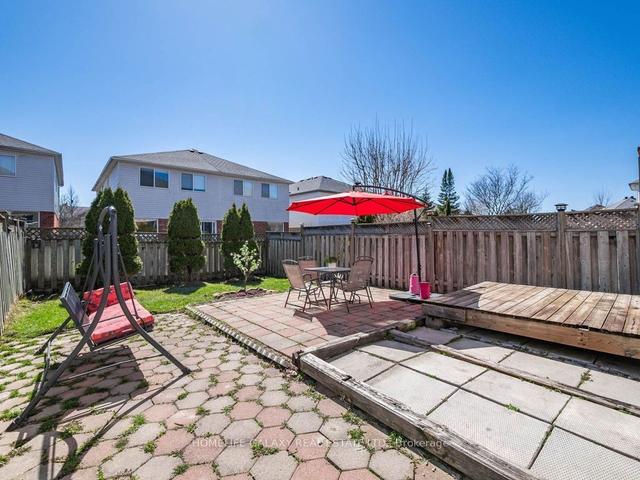 561 Heddle Cres, House semidetached with 3 bedrooms, 4 bathrooms and 5 parking in Newmarket ON | Image 20